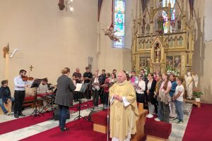 Mládežnícka sv. omša - Komunita Emanuel